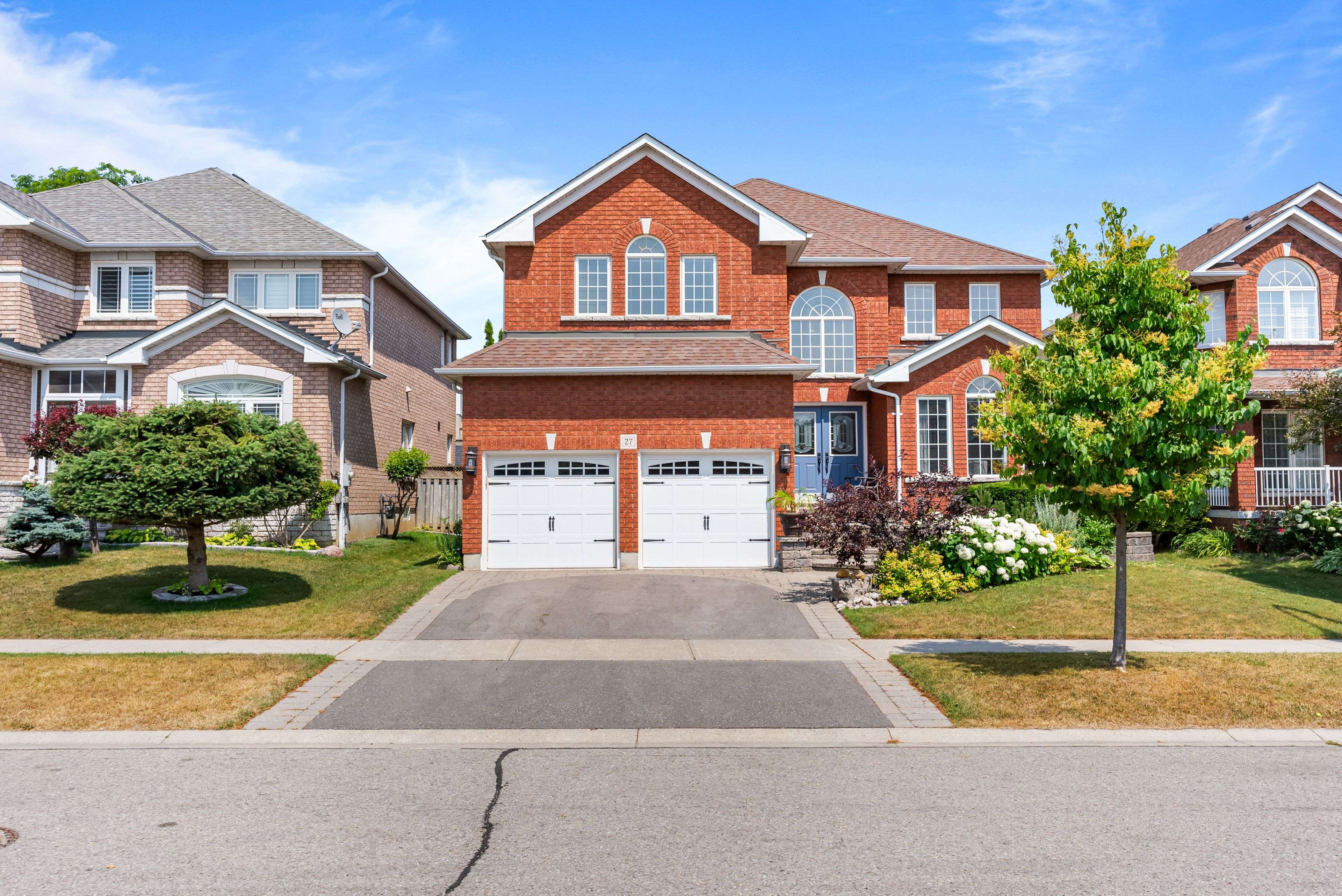 27 Mac Carl CRES, Whitby, ON L1R 2T7
