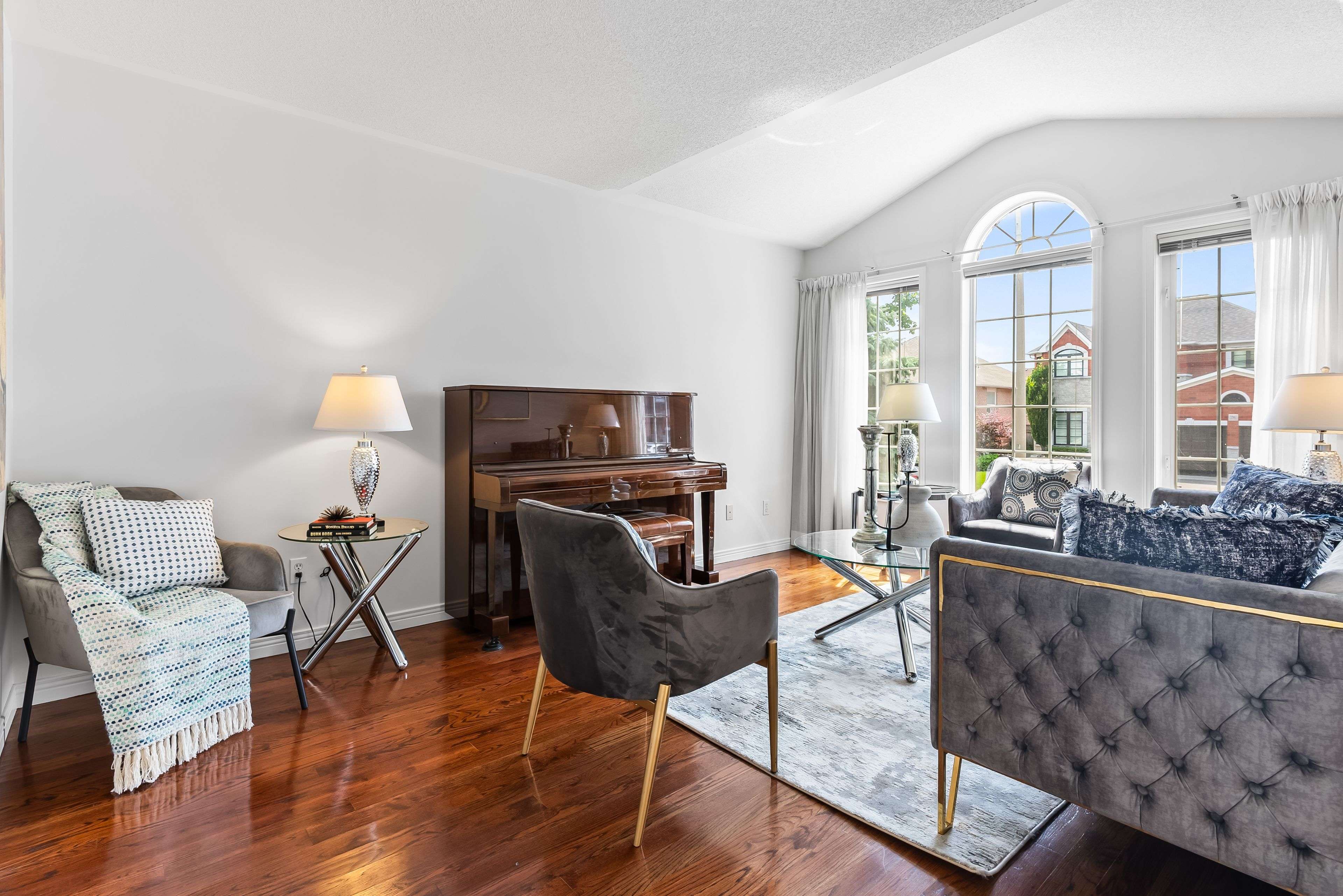 Whitby, ON L1R 2T7,27 Mac Carl CRES
