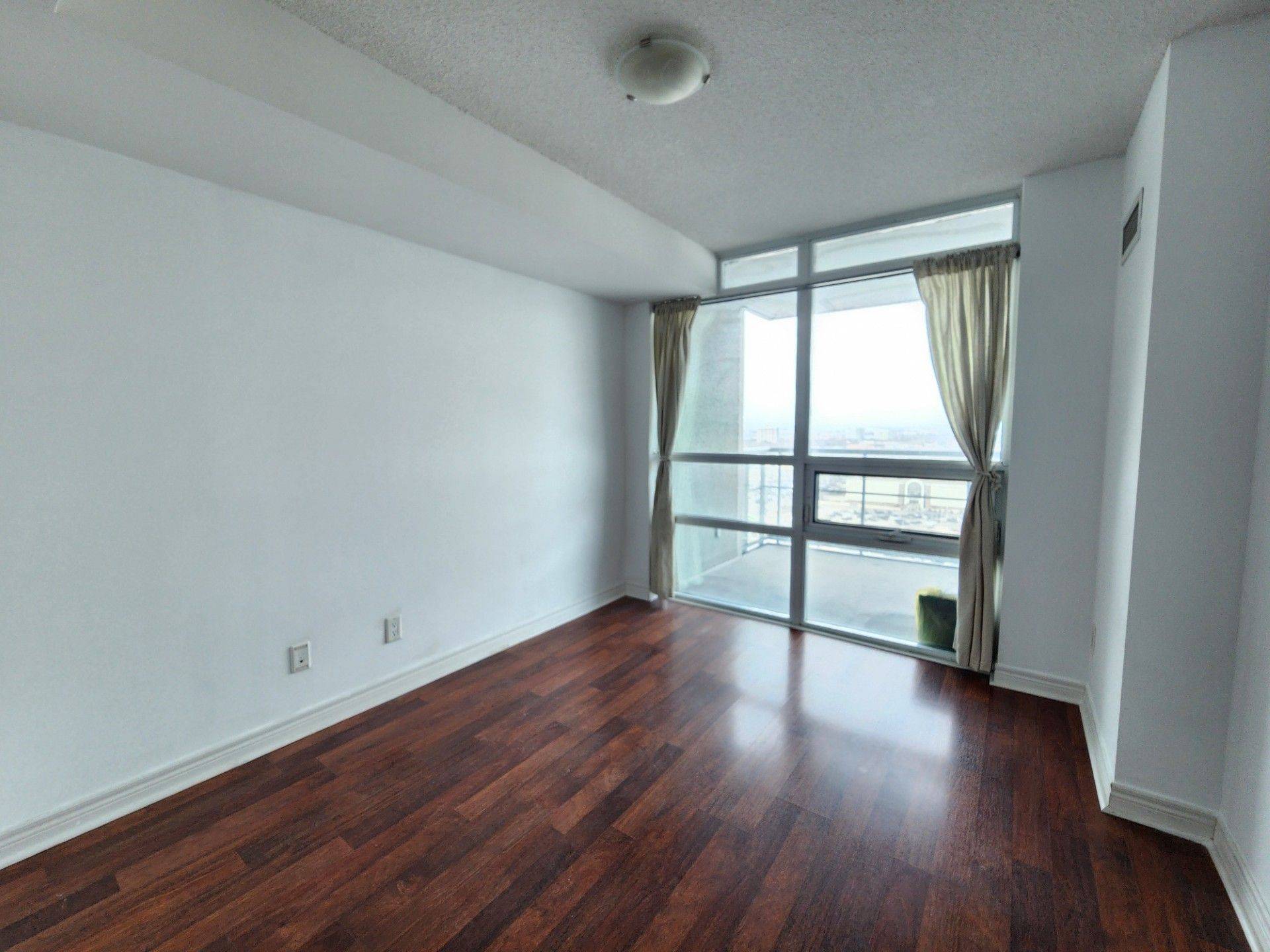 Toronto E09, ON M1P 5E4,83 borough DR #1912