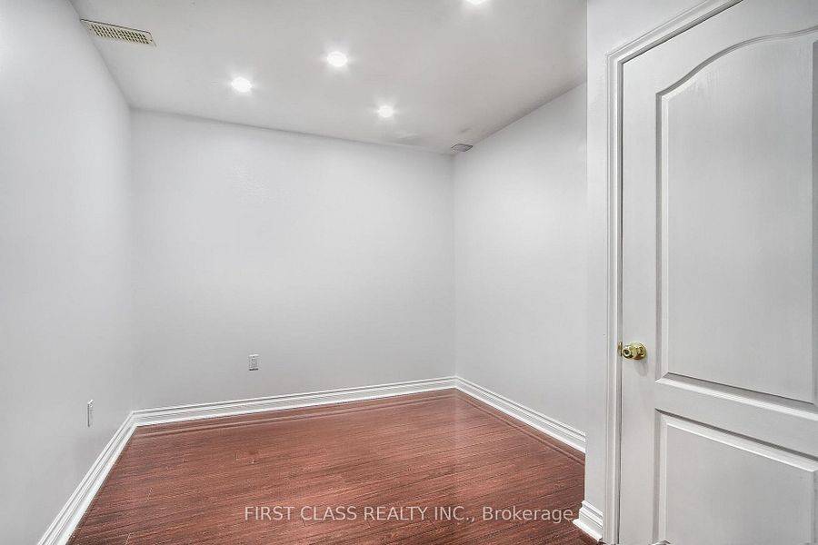 Bradford West Gwillimbury, ON L3Z 3C1,95 Professor Day DR