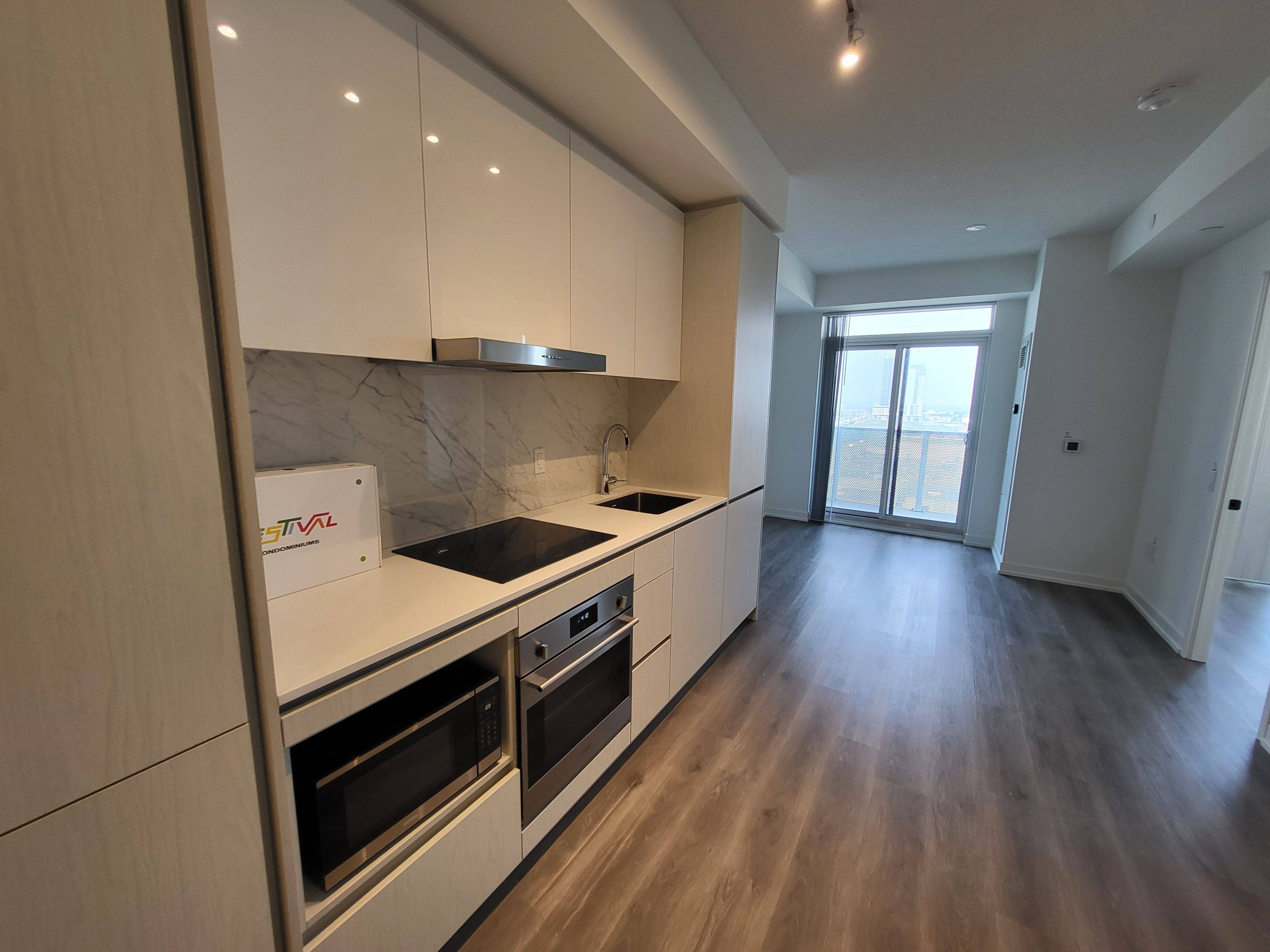 Vaughan, ON L4K 0P8,28 Interchange WAY #1609