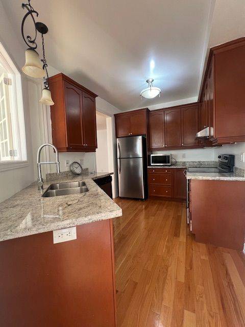 Oakville, ON L6H 0G2,1283 craigleith RD