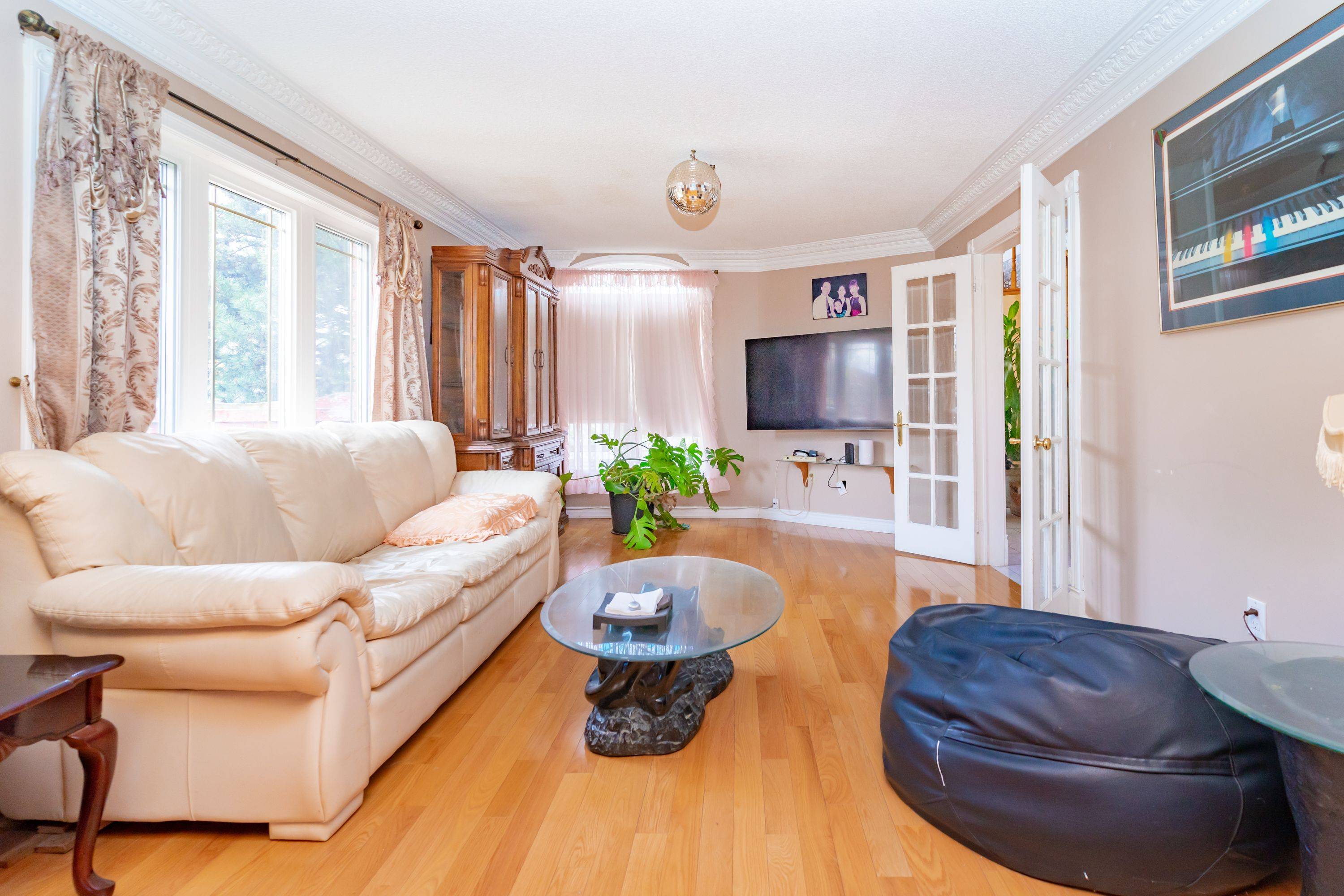 Mississauga, ON L5N 6V2,3211 Bloomfied DR