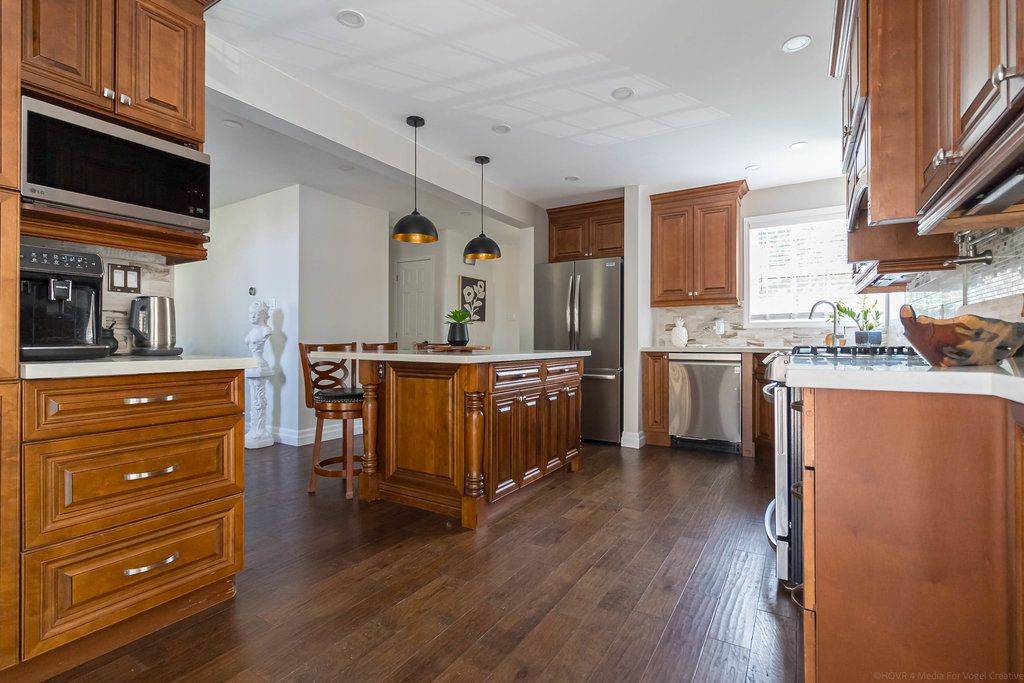 Hamilton, ON L8B 1B4,47 Ryans WAY