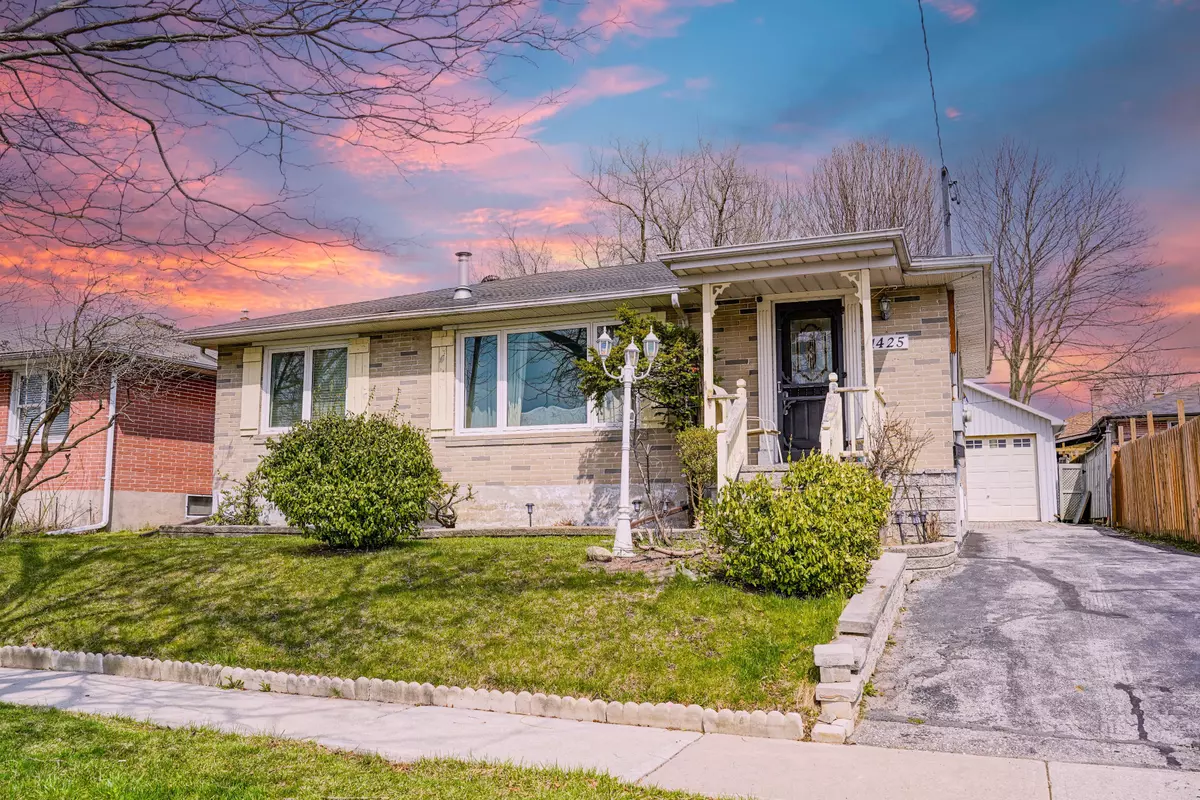 Oshawa, ON L1J 3Z1,1425 Lakefield DR