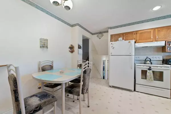 Calgary, AB T2W1N5,980 Canaveral CRES Southwest