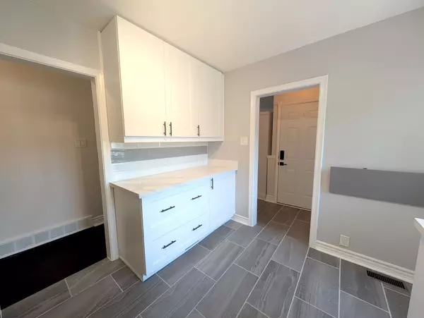 Toronto C14, ON M2M 1Z4,61 Bishop AVE #Main