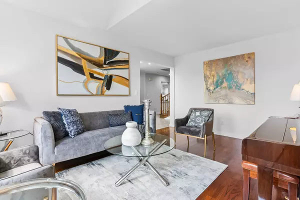 Whitby, ON L1R 2T7,27 Mac Carl CRES