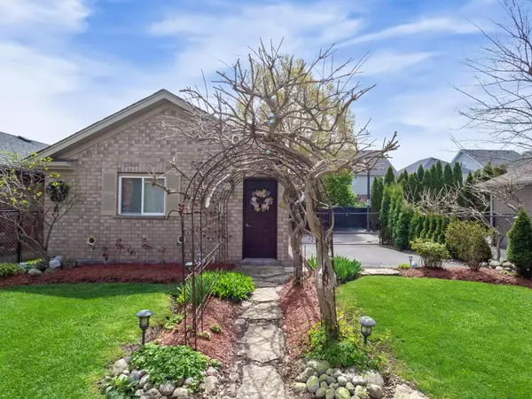 Guelph, ON N1L 1L9,79 Clairfields DR E