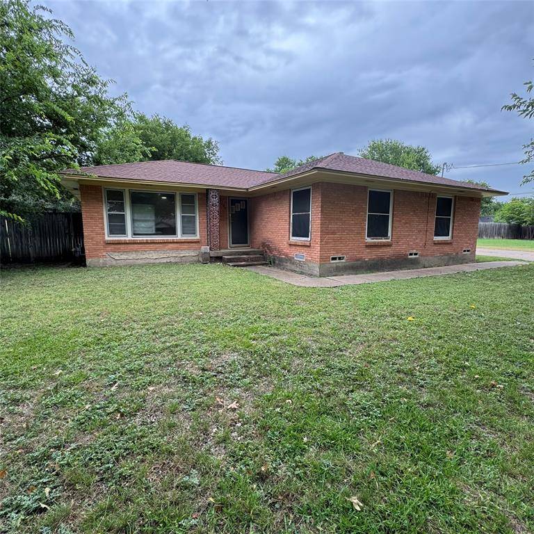 305 Waller Street, Red Oak, TX 75154