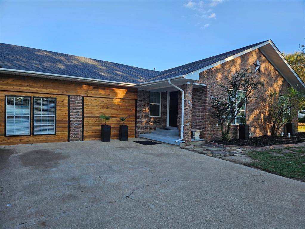 211 Francis Drive, Lindale, TX 75771