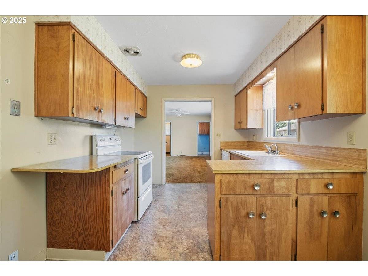 Salem, OR 97301,734 NE VINYARD AVE