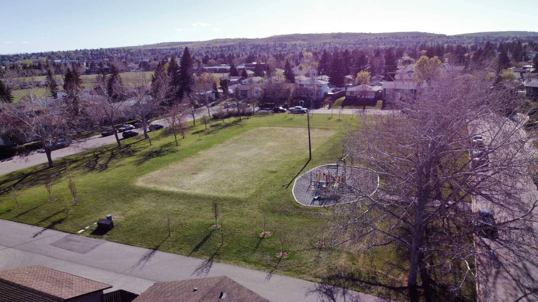 Calgary, AB T2K 5A6,180 huntington GN NE
