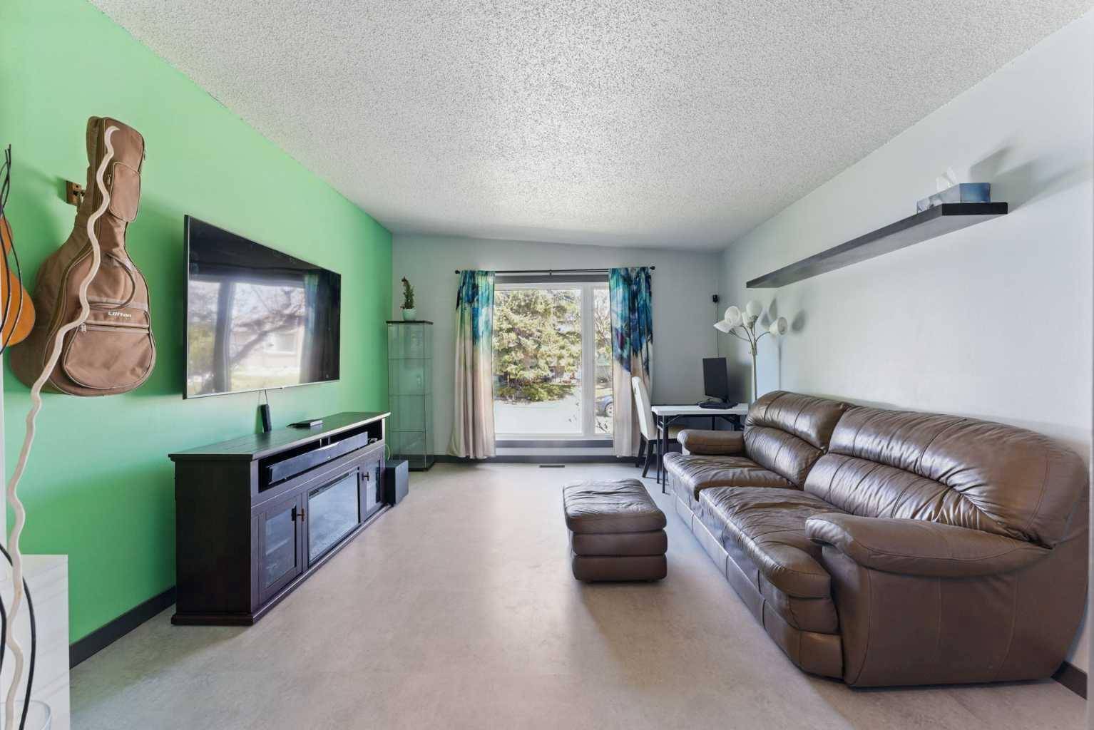 Calgary, AB T2K 5A6,180 huntington GN NE