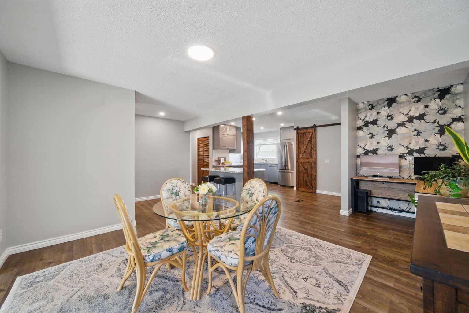 Calgary, AB T2K 4N2,828 Hunterston CRES NW
