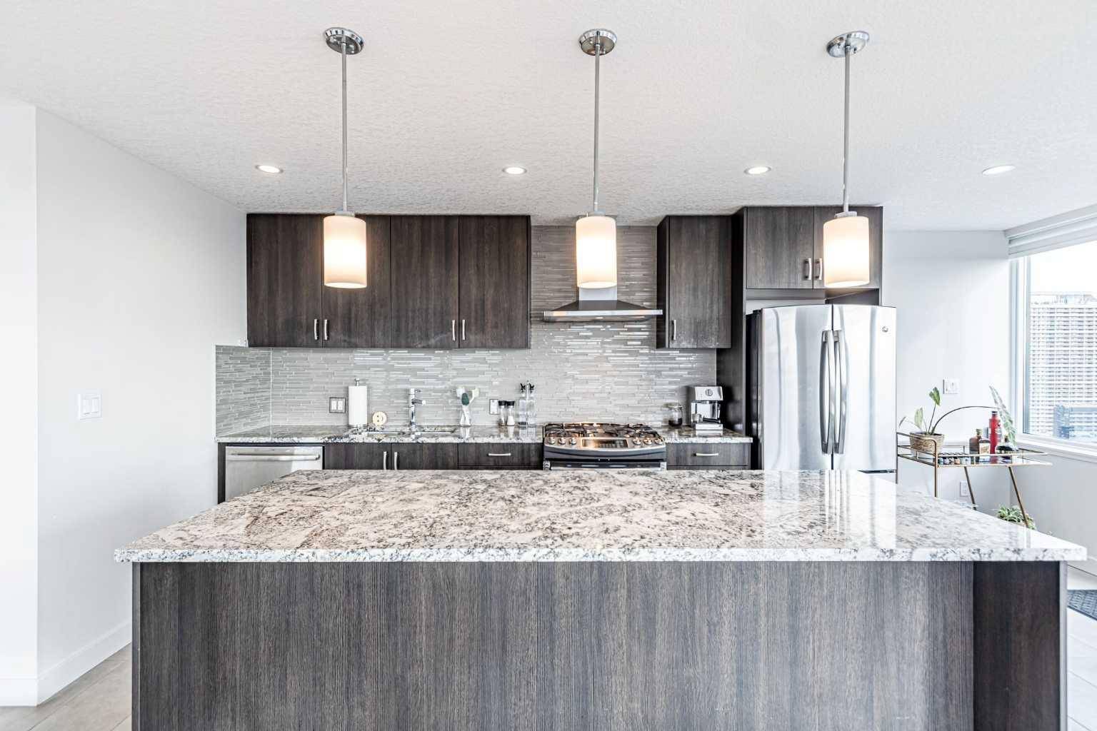 Calgary, AB T2R0Y9,303 13 SW #1802