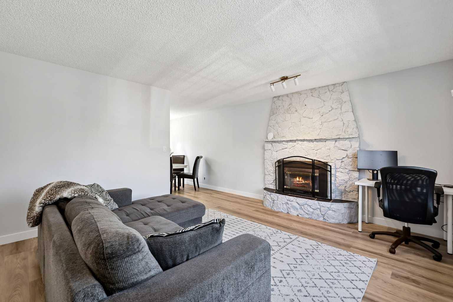 Calgary, AB T2C 1H6,309 Olympia DR Southeast