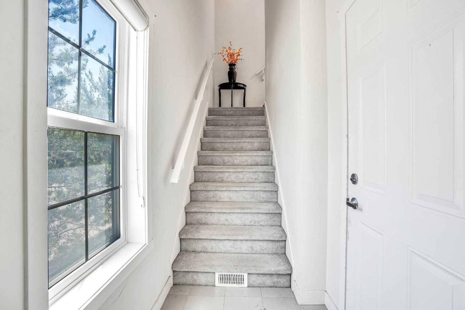 Calgary, AB T3R 0T9,139 Nolanfield Villas NW