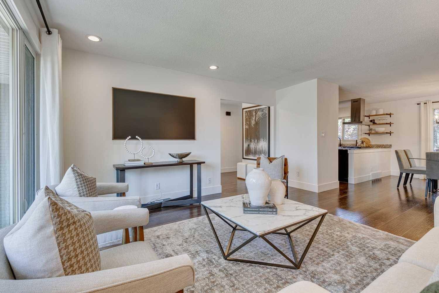 Calgary, AB T2J3T5,218 Lake Fraser PL SE