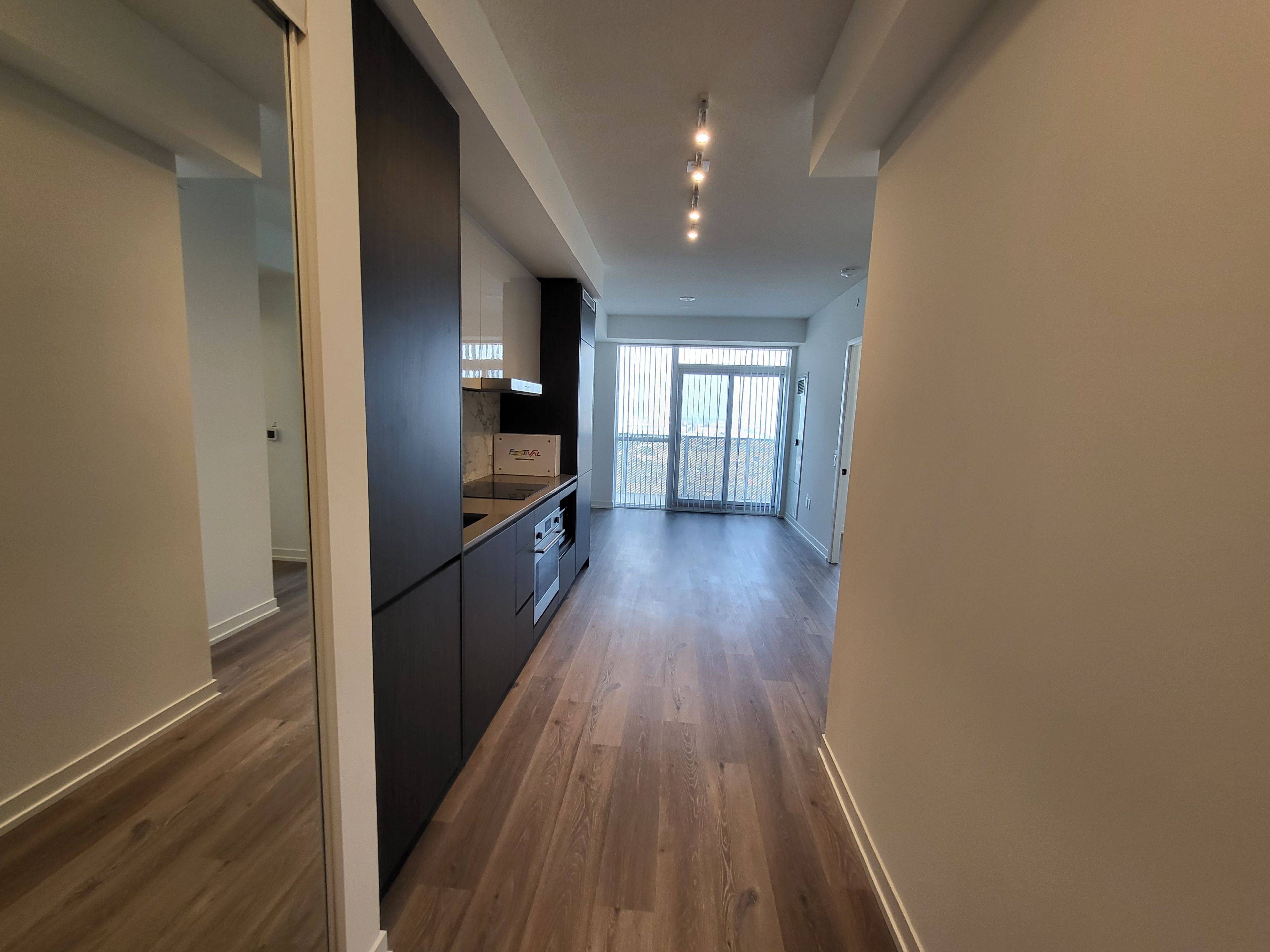 28 Interchange WAY #1607, Vaughan, ON L4K 0P8