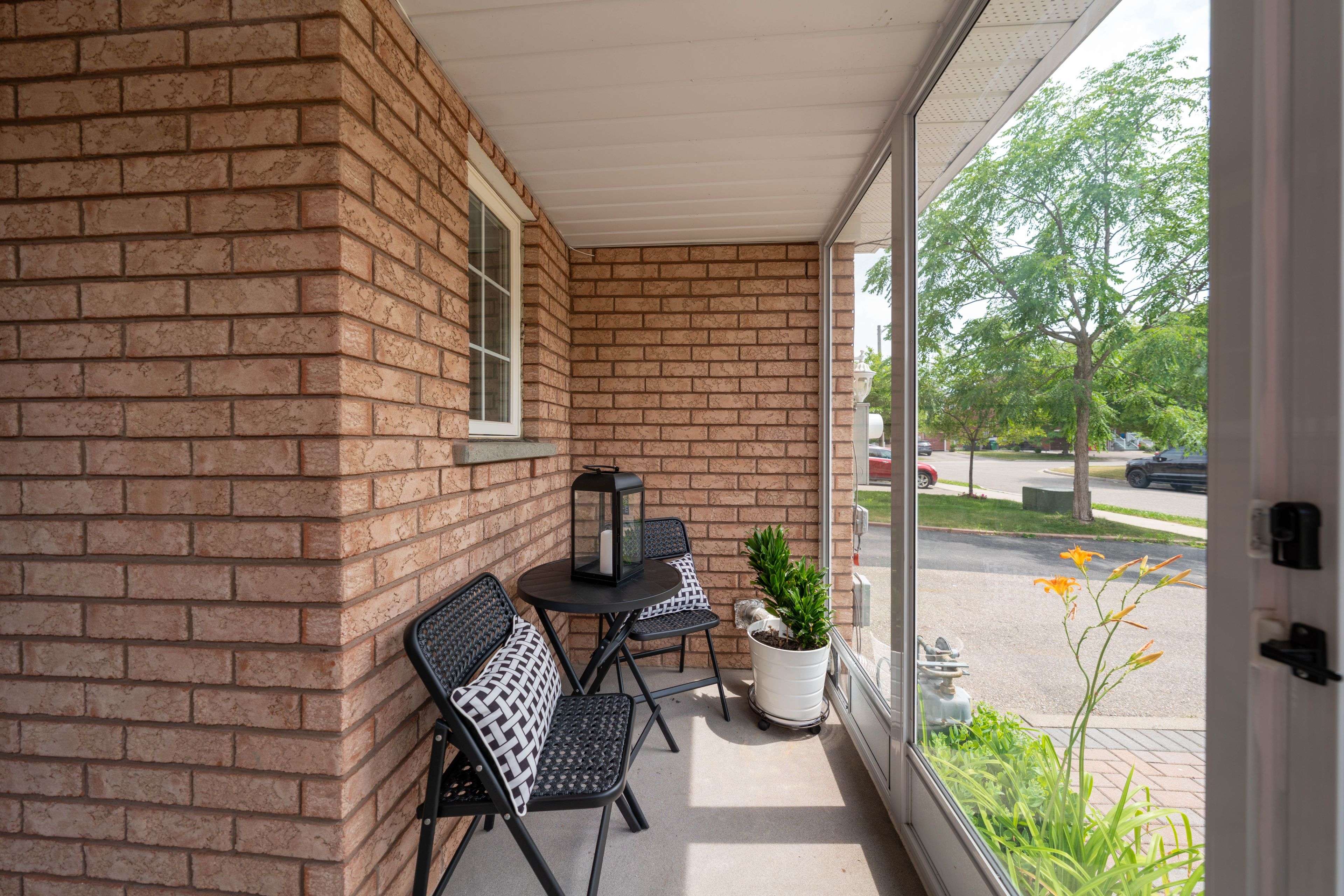 Brampton, ON L7A 1X3,32 Queen Anne DR