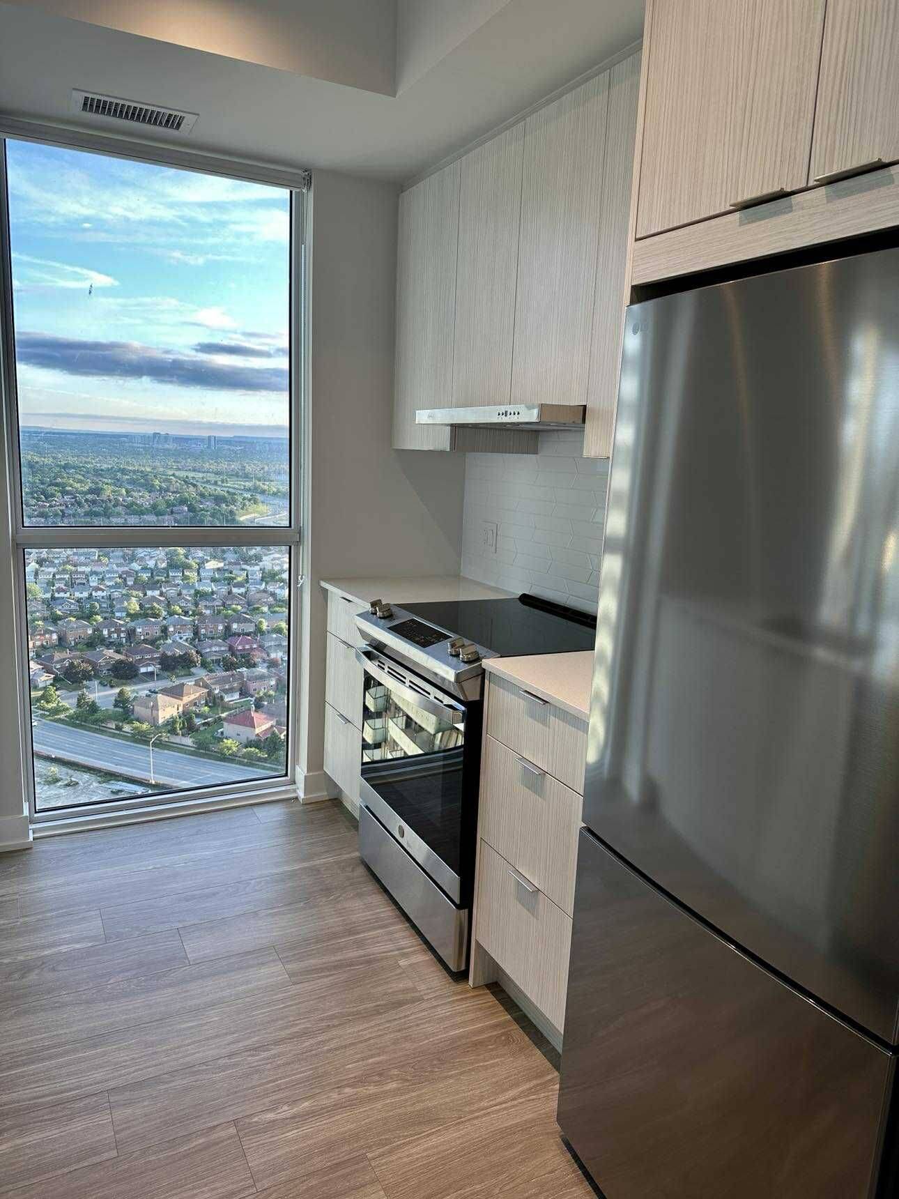 Mississauga, ON L5B 0L6,430 Square One DR #3006