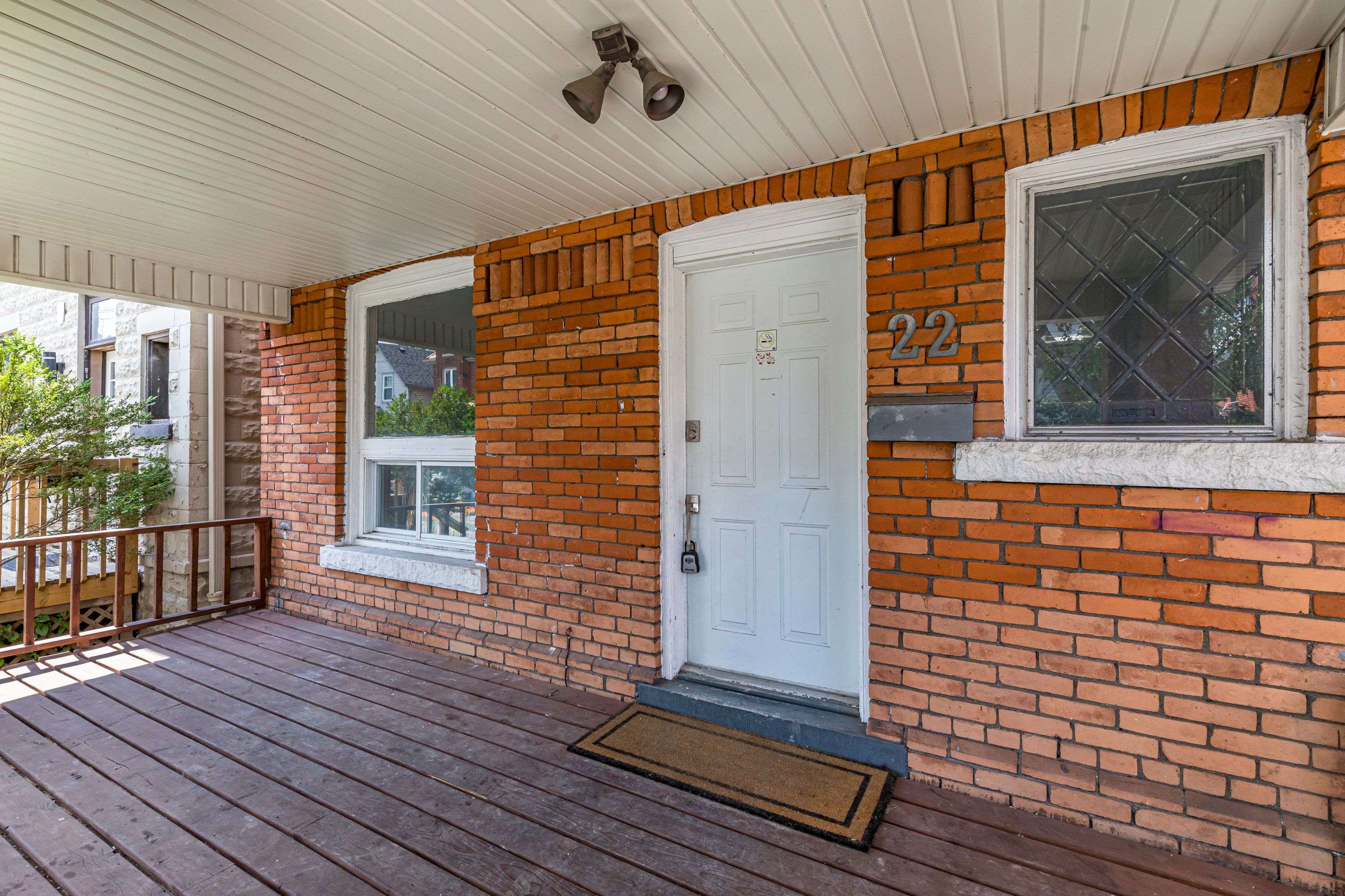 Hamilton, ON L8M 2E9,22 Myrtle AVE