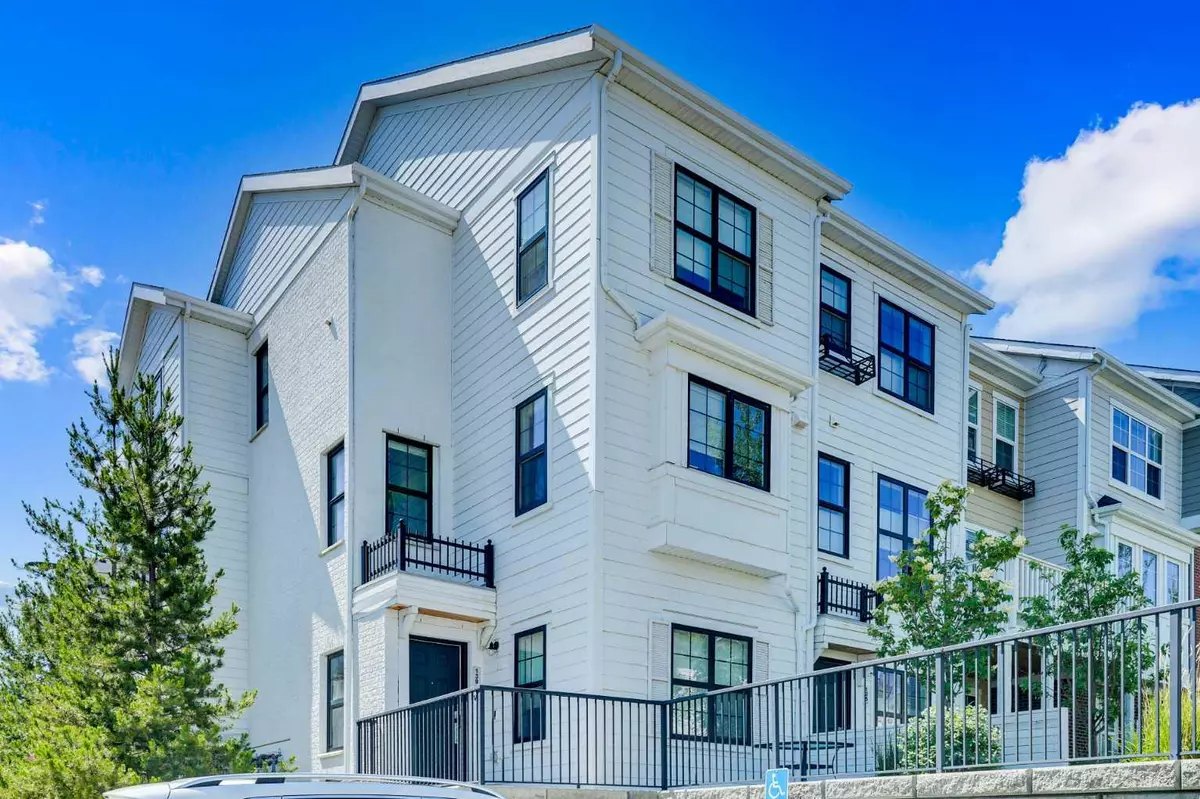 Calgary, AB T3R 0T9,139 Nolanfield Villas NW