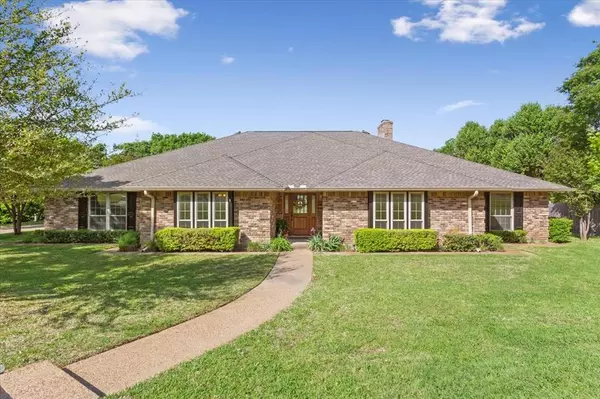 10010 Lost Oak Ridge Drive, Woodway, TX 76712