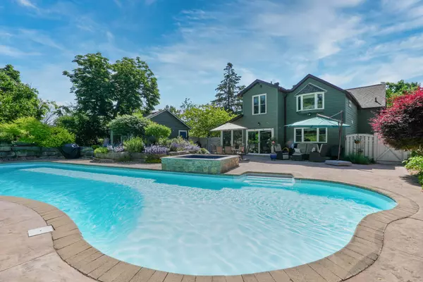 42 Dalton ST, Barrie, ON L4N 1M3