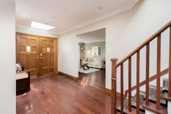 Mississauga, ON L5J 4H2,2475 Poplar CRES