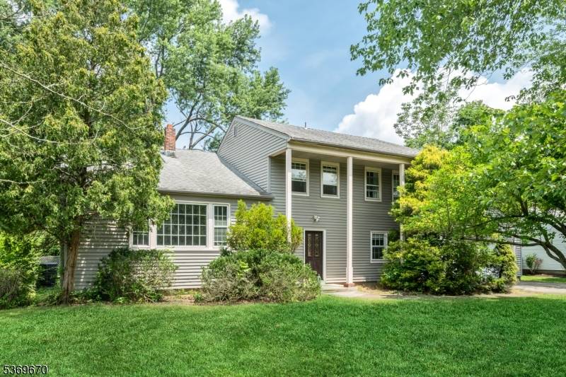 26 Deauville Dr, Parsippany-troy Hills Twp., NJ 07054