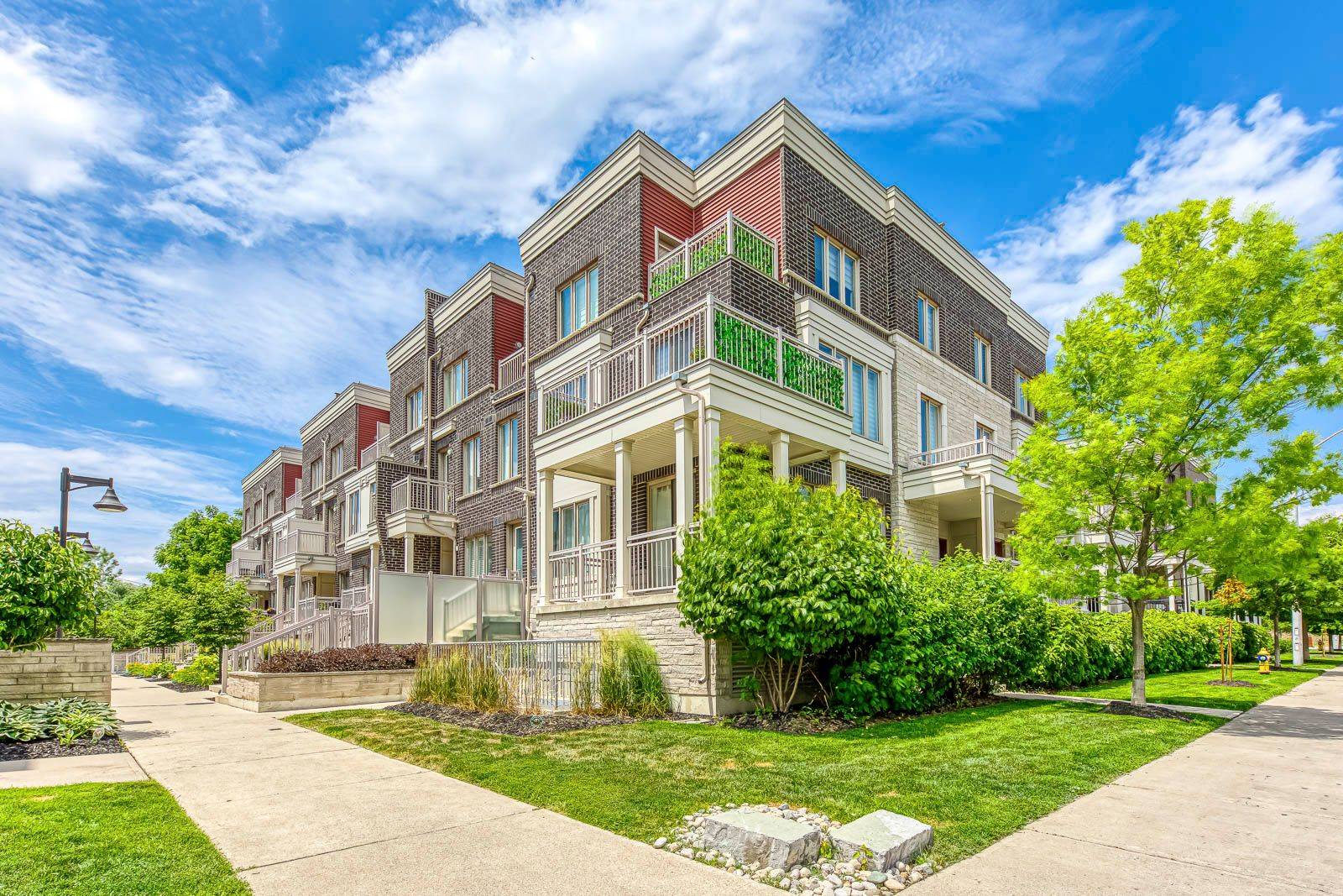 Toronto W06, ON M8W 0B1,140 Long Branch AVE #18
