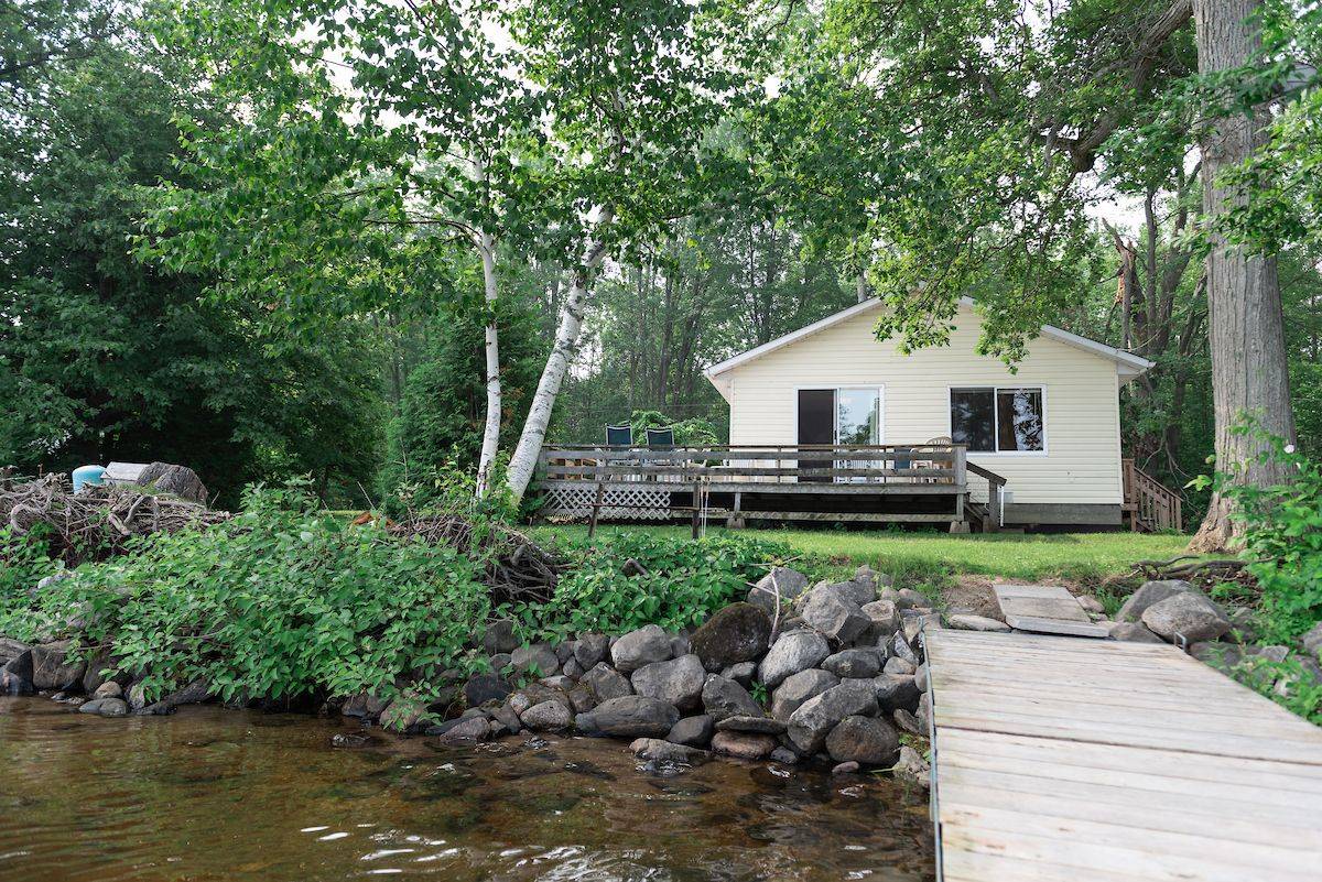 351 Leavoy LN, Horton, ON K7V 3Z8