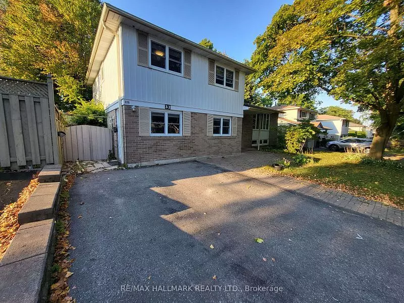 32 Hill DR #Main, Aurora, ON L4G 3A6