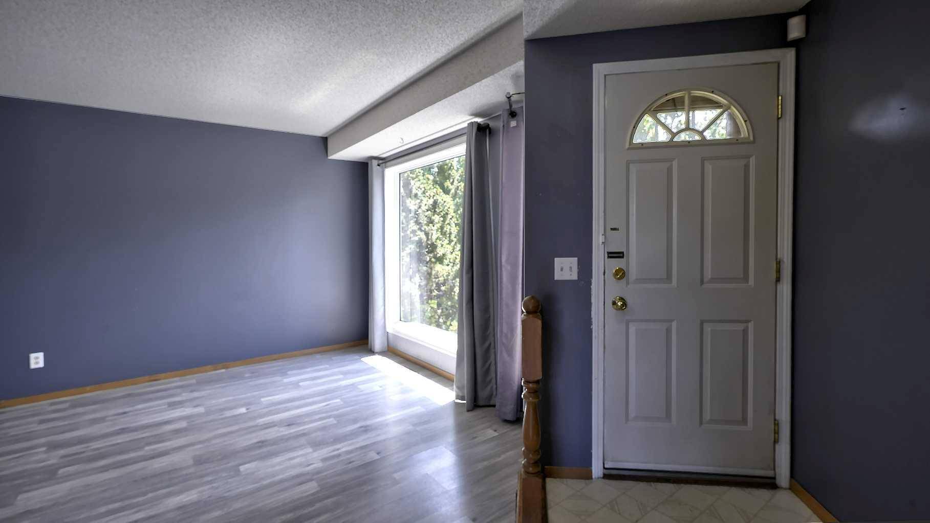 Calgary, AB T2C4G3,102 Riverglen DR Southeast