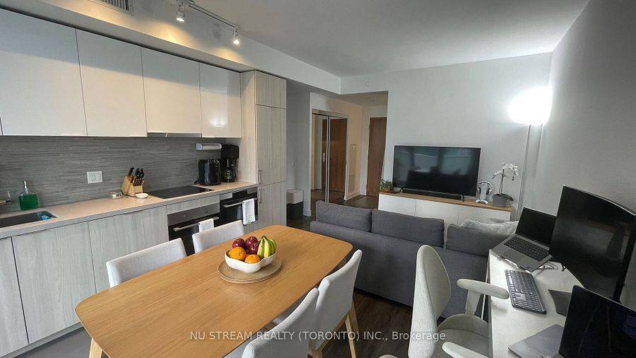Toronto C01, ON M5E 0A4,15 Queens Quay E #1506