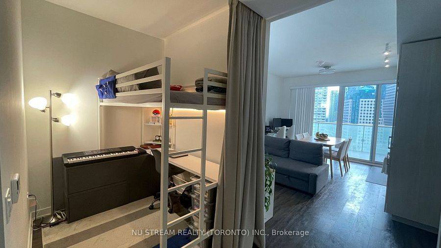 Toronto C01, ON M5E 0A4,15 Queens Quay E #1506