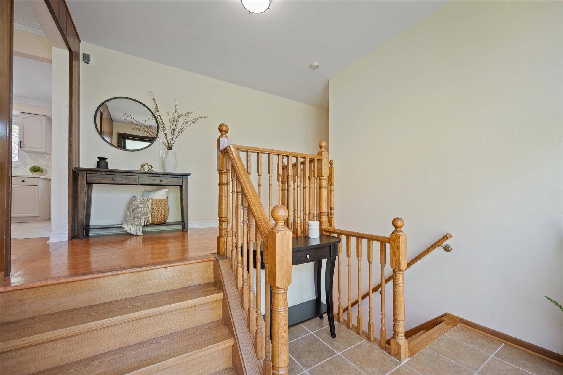 Toronto C15, ON M2K 1X1,17 Ravenscroft CIR