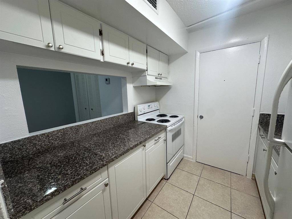 Davie, FL 33314,5875 SW 41st St #C5