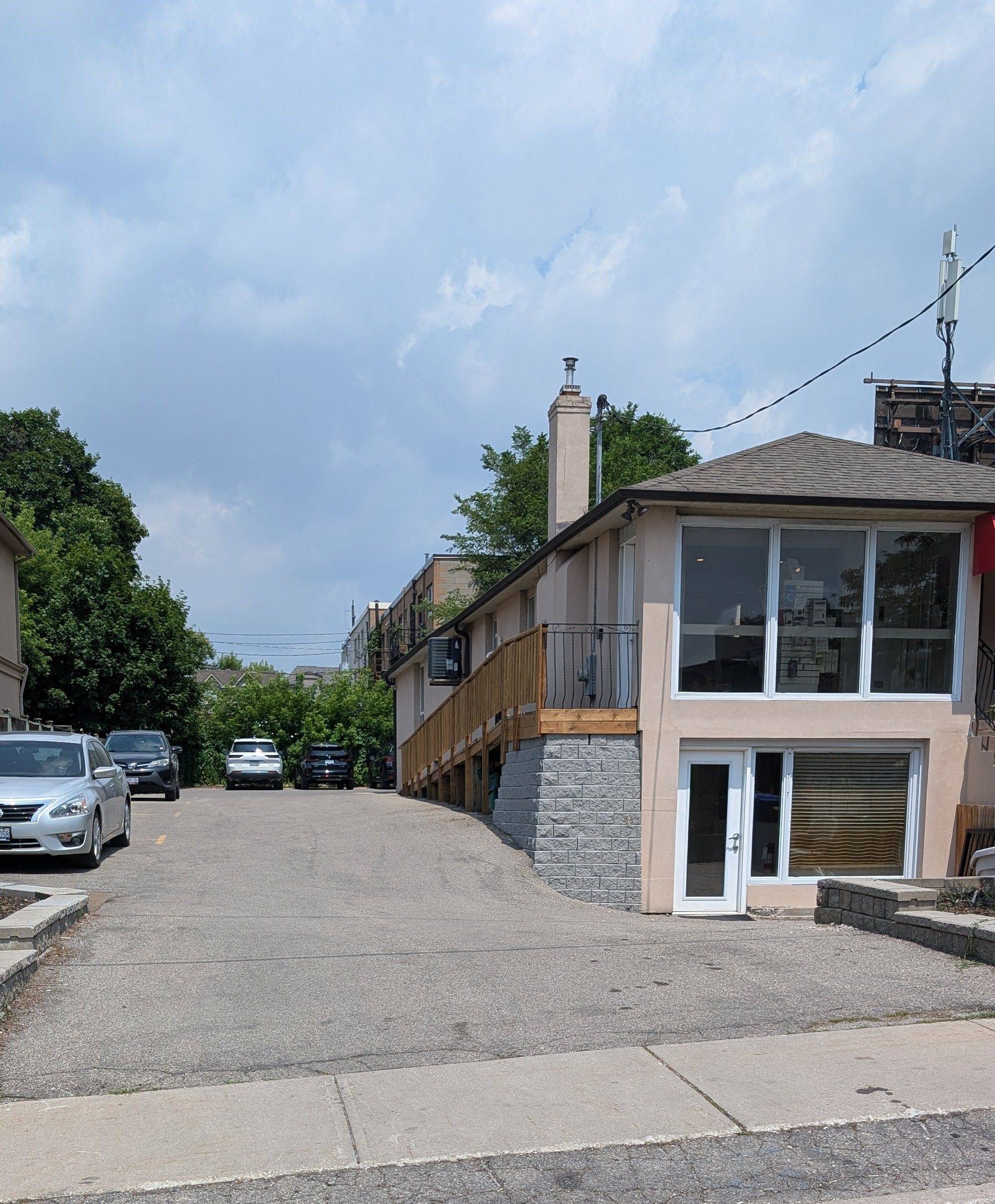368 Melrose AVE #Lower, Toronto C04, ON M5M 1Z7