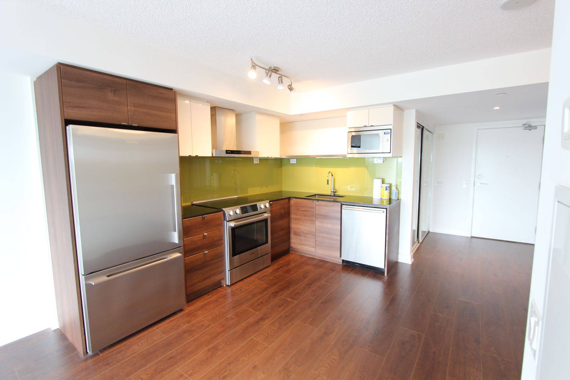 Toronto C15, ON M2K 0C4,72 Esther Shiner BLVD #2208