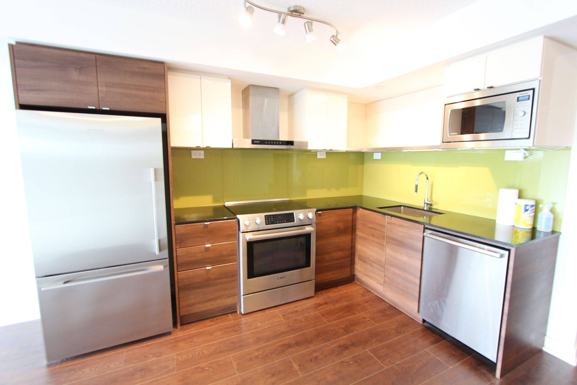 Toronto C15, ON M2K 0C4,72 Esther Shiner BLVD #2208