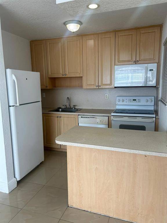 Hallandale Beach, FL 33009