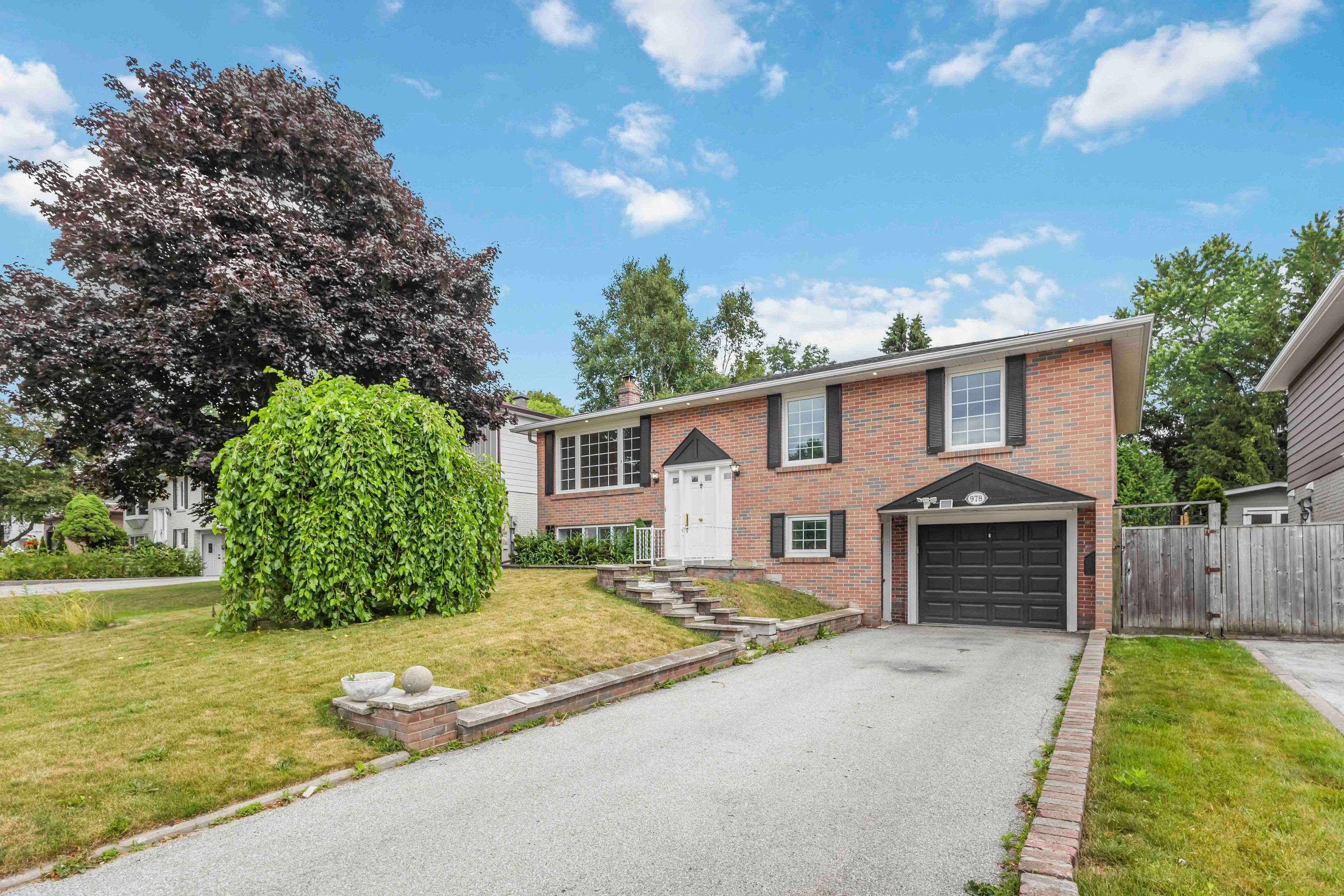 978 Wildwood DR, Newmarket, ON L3Y 2B5