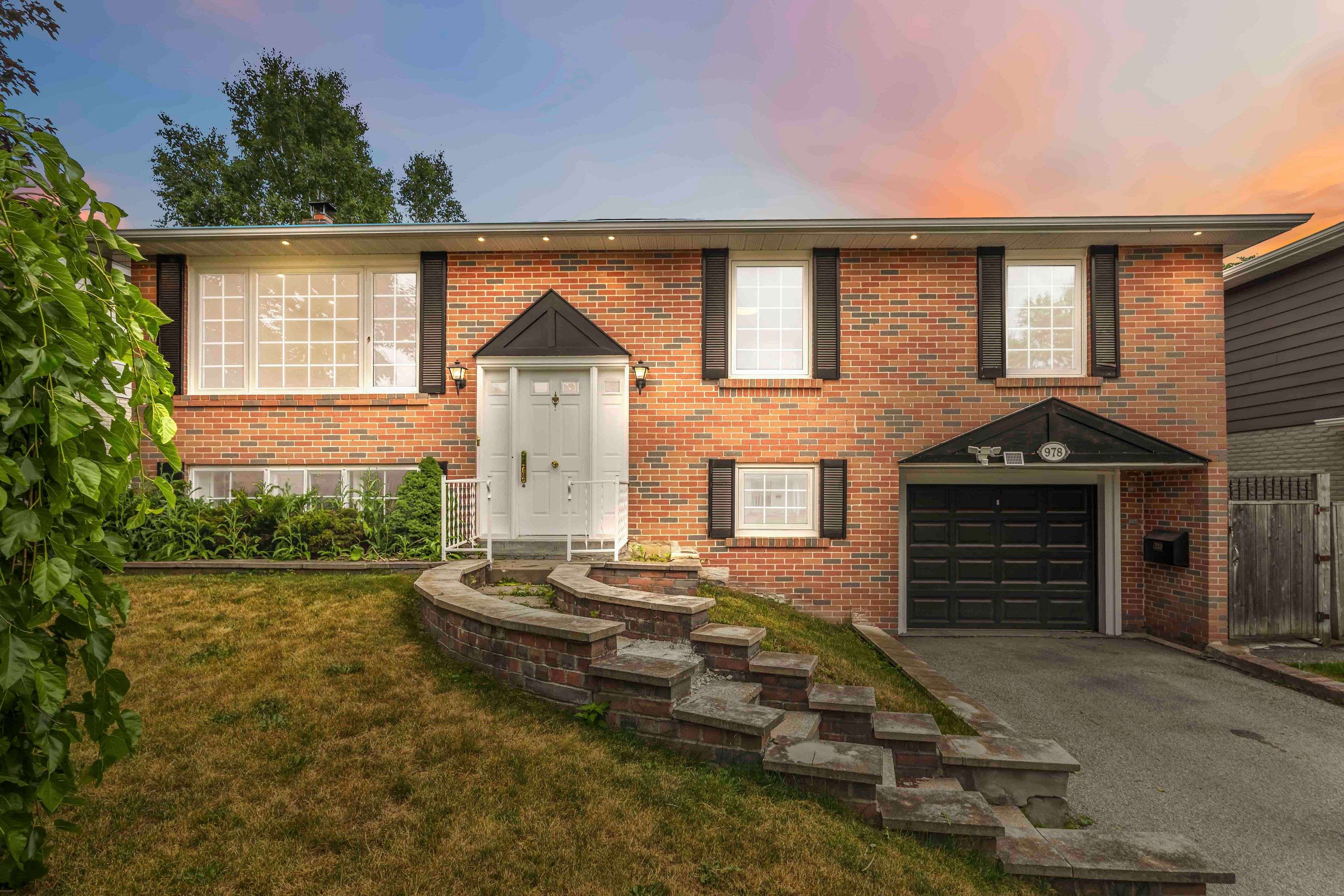 Newmarket, ON L3Y 2B5,978 Wildwood DR