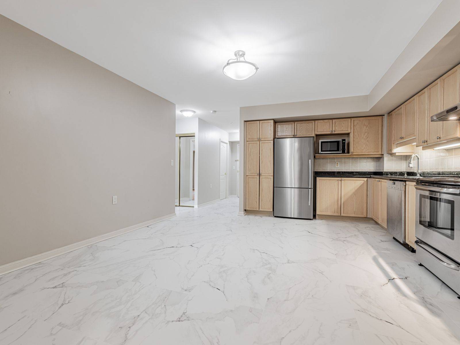 Vaughan, ON L4K 5N7,2500 Rutherford RD #301