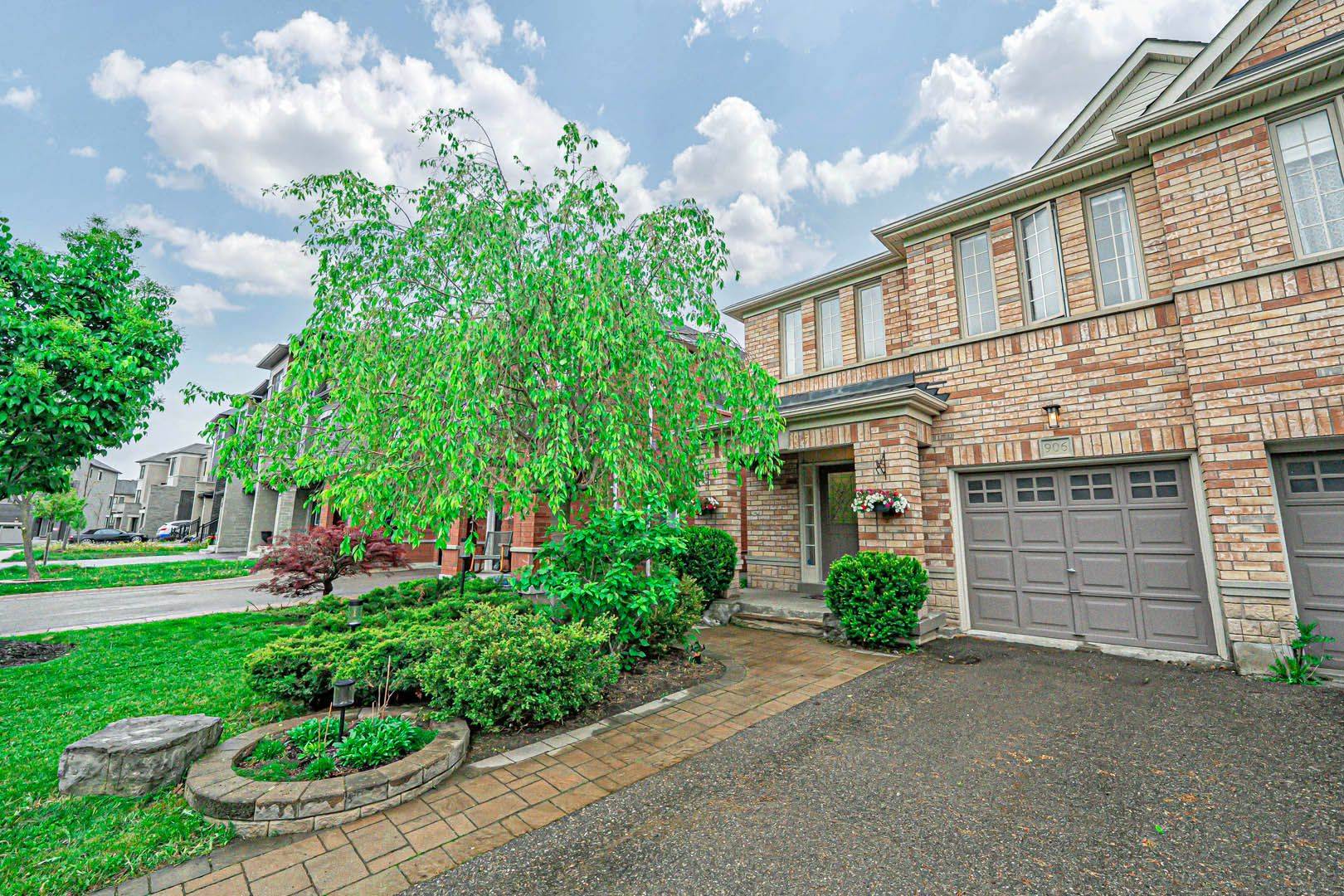 Newmarket, ON L3X 2Y8,906 Isaac Phillips WAY