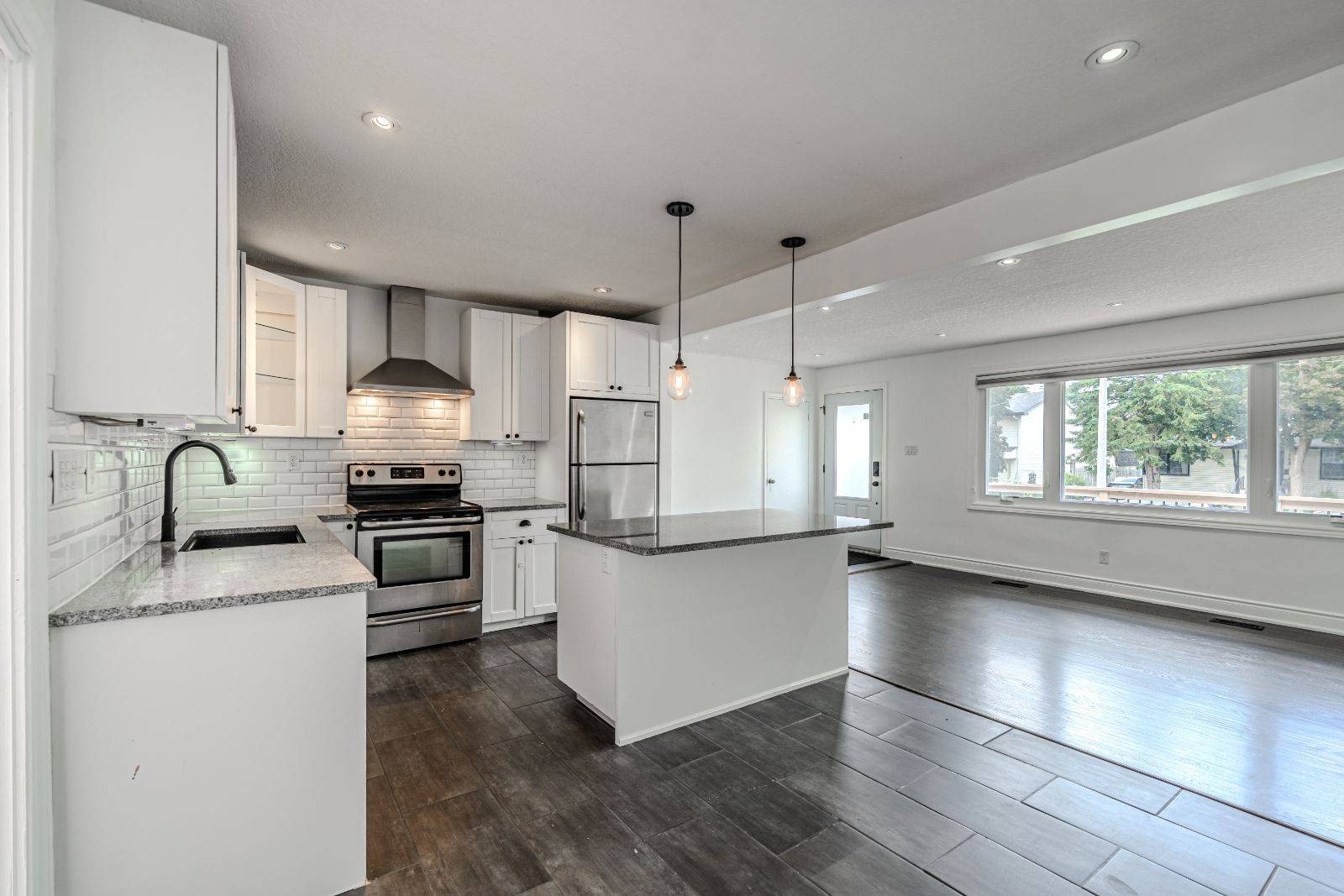 Barrie, ON L4M 2H8,163 Gunn ST #Main