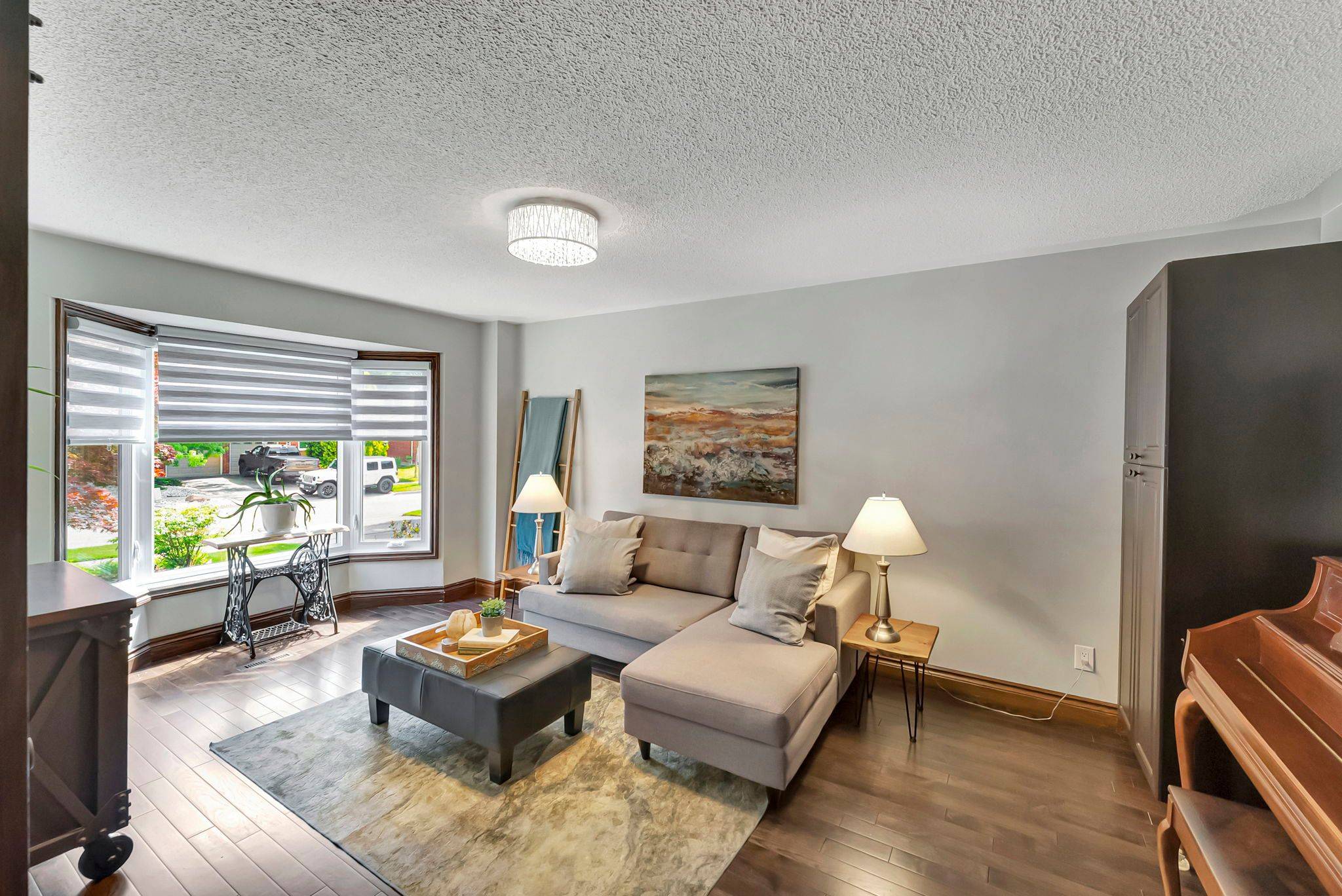 Oakville, ON L6H 3T3,2024 Markle DR